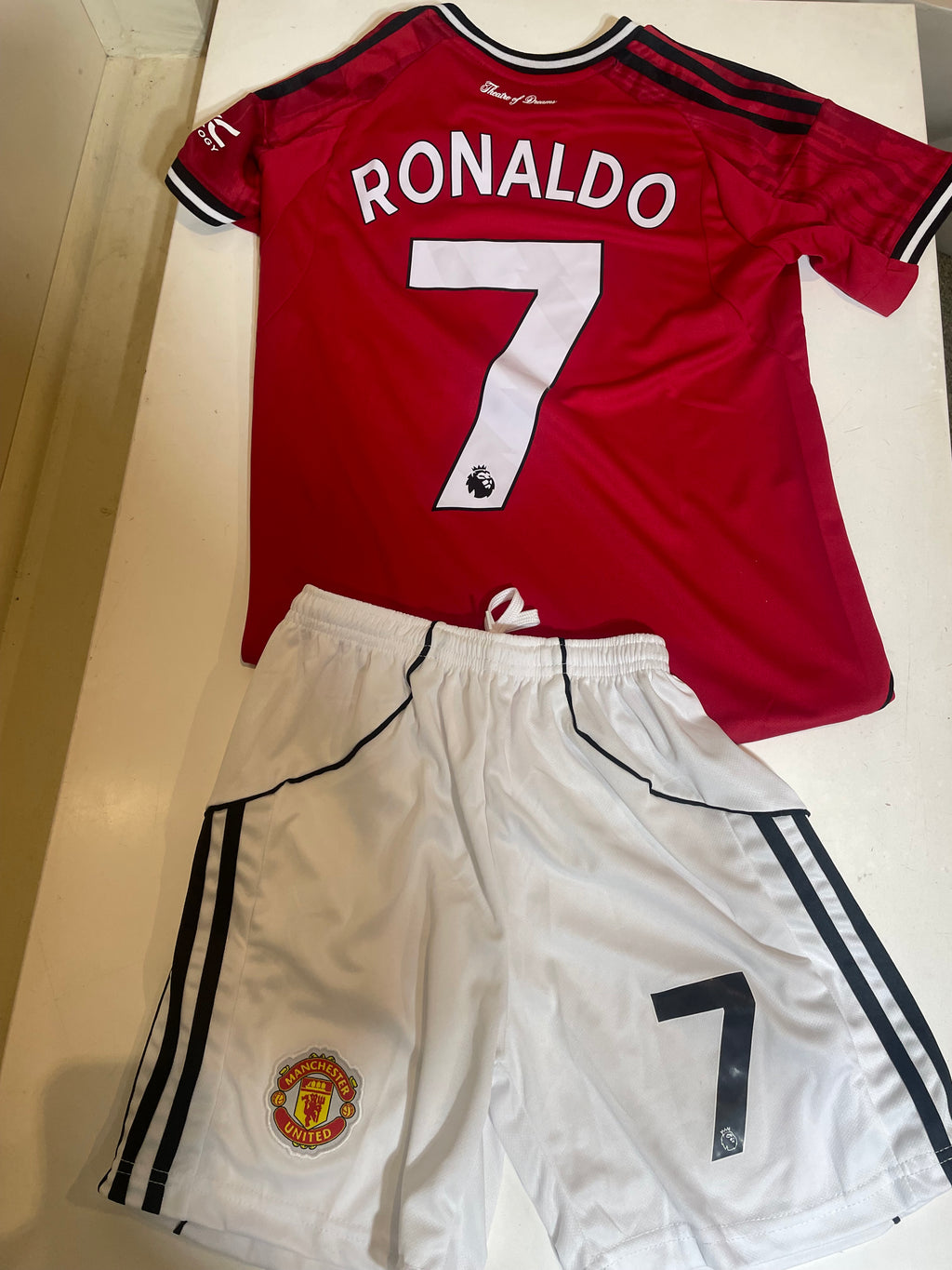Manchester united youth soccer Jersey set. Red