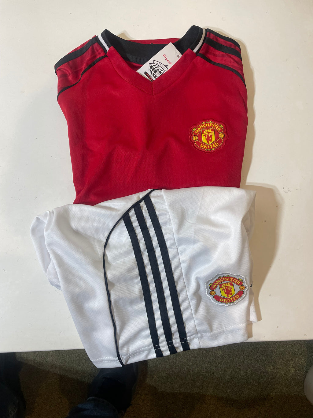 Manchester united youth soccer Jersey set. Red